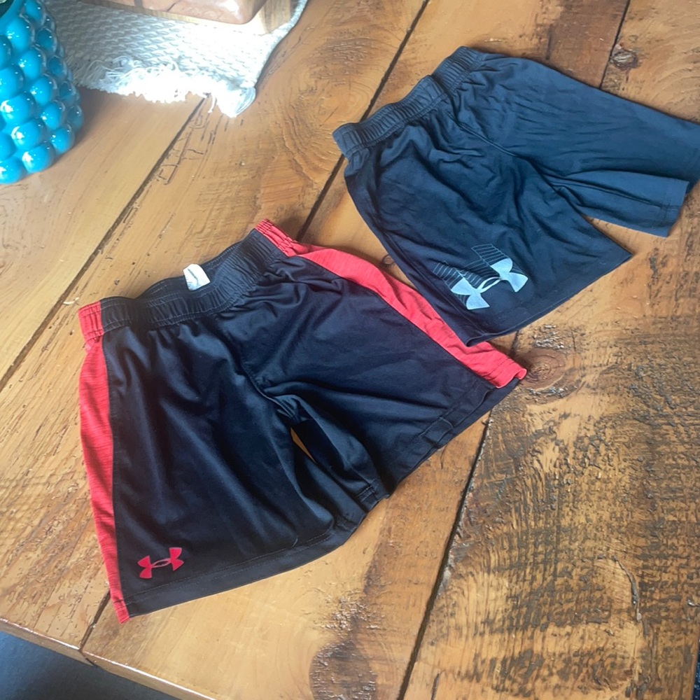 Good used condition size 6 under armour athletic shorts